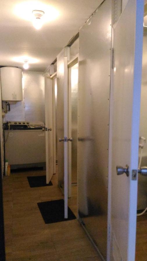 The Container Hotel Лабуан Баджо Екстериор снимка
